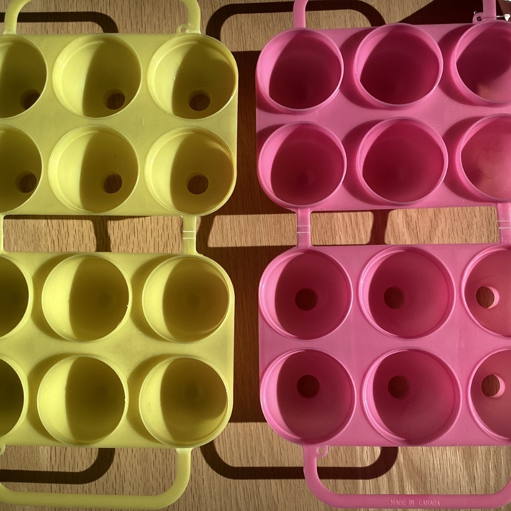 Set of 2  Jell-O Egg Jigglers Shooters  Plastic Mold Smooth Eggs  Excellent New - Picture 2 of 3